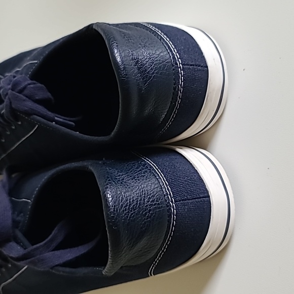 Man's Old-Navy Canvas Lace-up sneakers - Picture 5 of 9